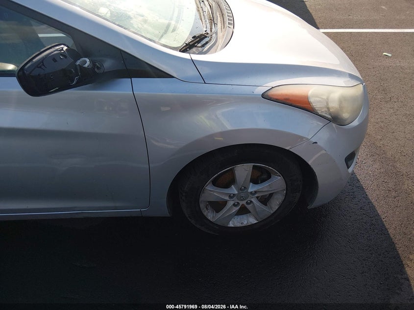 2013 HYUNDAI ELANTRA auction photo 6