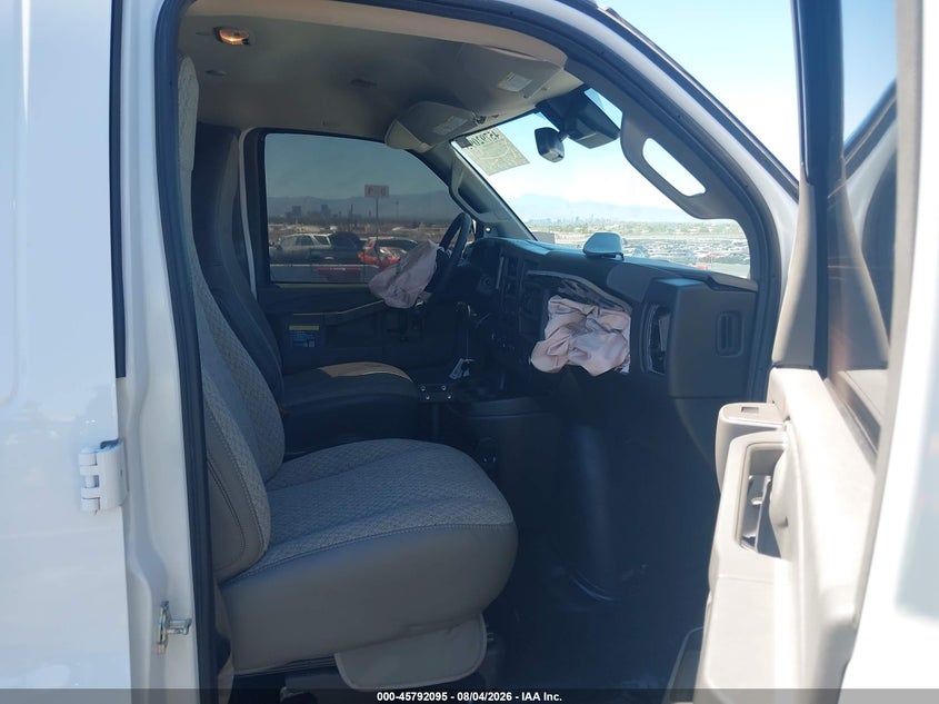 2025 GMC SAVANA CARGO auction photo 5