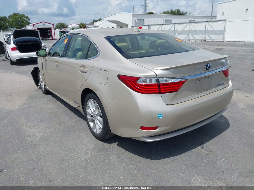 Vin: jthbw1ggxd2038358, lot: 46290945, lexus es 300h 20133