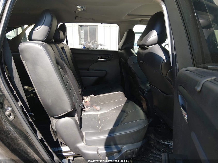 TOYOTA HIGHLANDER - zdjęcie 8