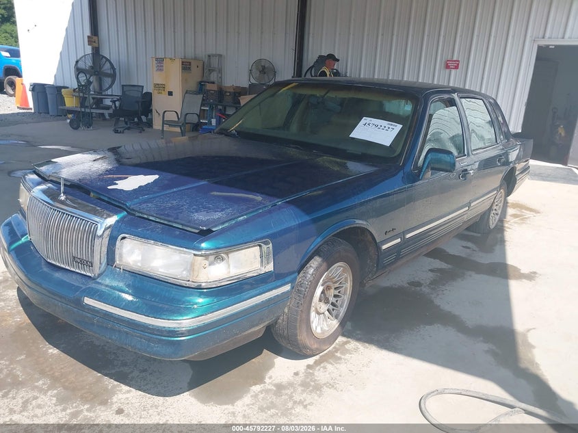1997 Lincoln Town Car Executive, Звичайний знос, IAAI, VIN 1LNLM81W4VY744000 — фото 2