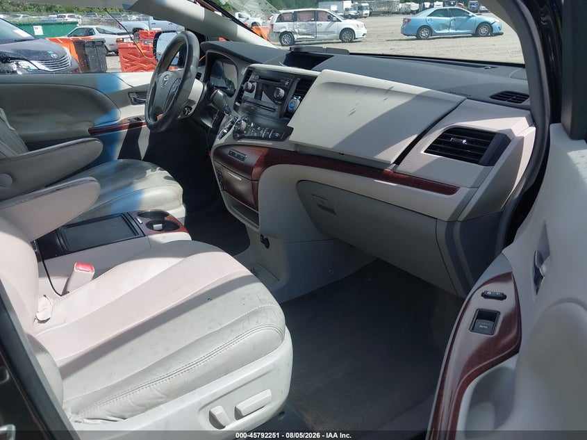 2013 TOYOTA SIENNA VAN 3.5L V-6 DOHC, VVT, 266HP
