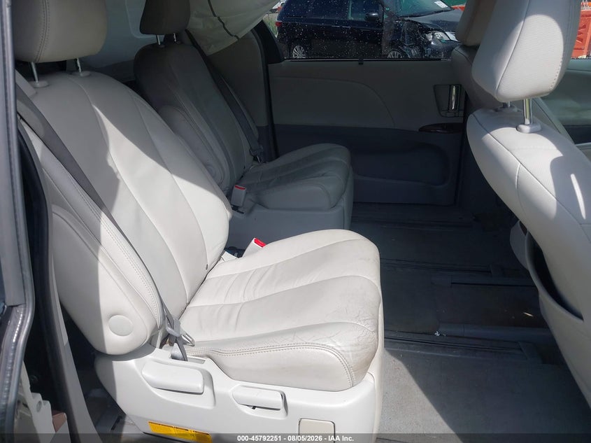 2013 TOYOTA SIENNA VAN 3.5L V-6 DOHC, VVT, 266HP
