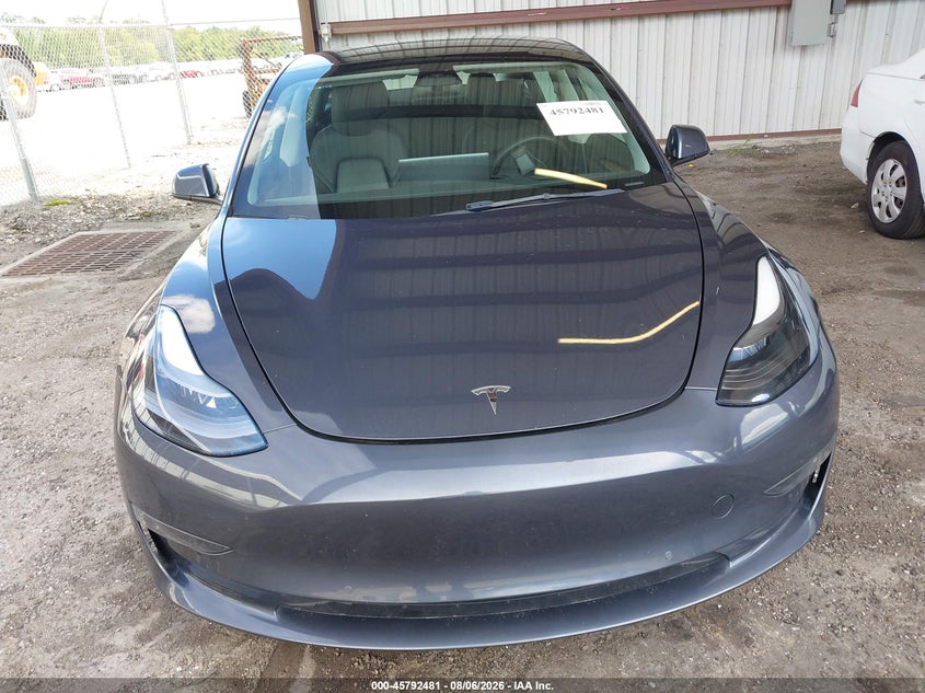 TESLA MODEL 3 - zdjęcie 12