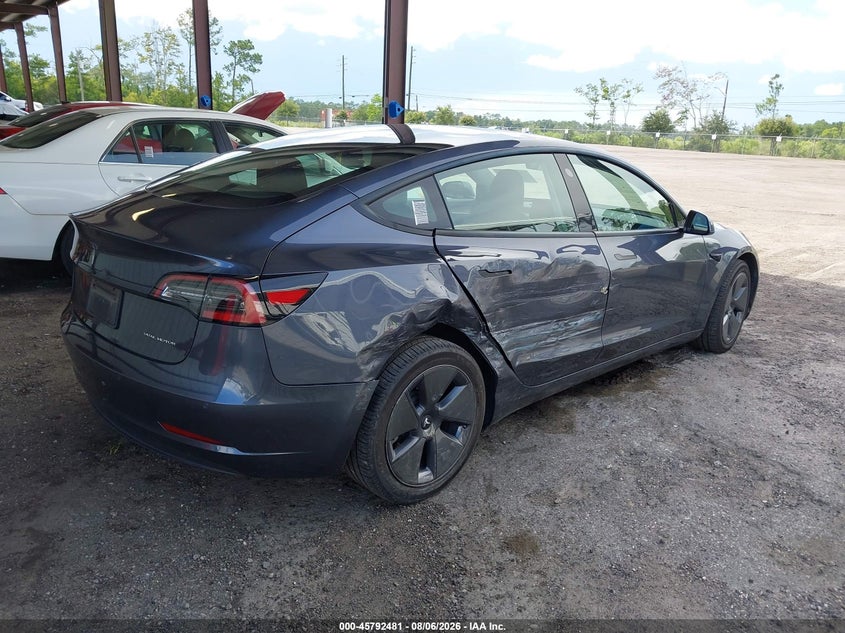TESLA MODEL 3 - zdjęcie 4