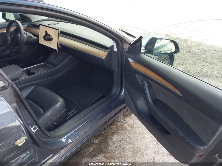 TESLA MODEL 3 - zdjęcie 5