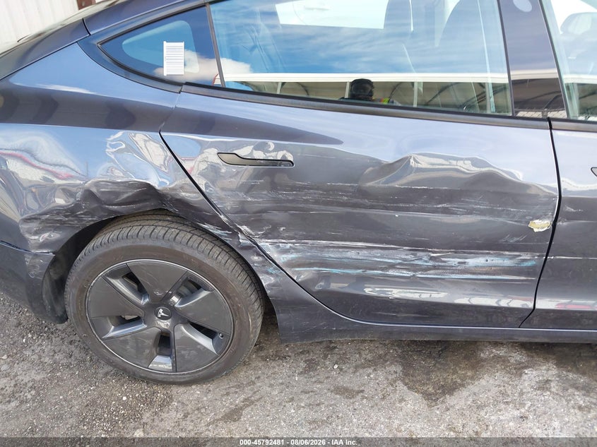 TESLA MODEL 3 - zdjęcie 6