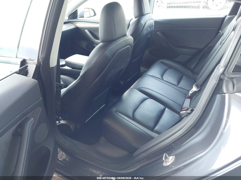 TESLA MODEL 3 - zdjęcie 8