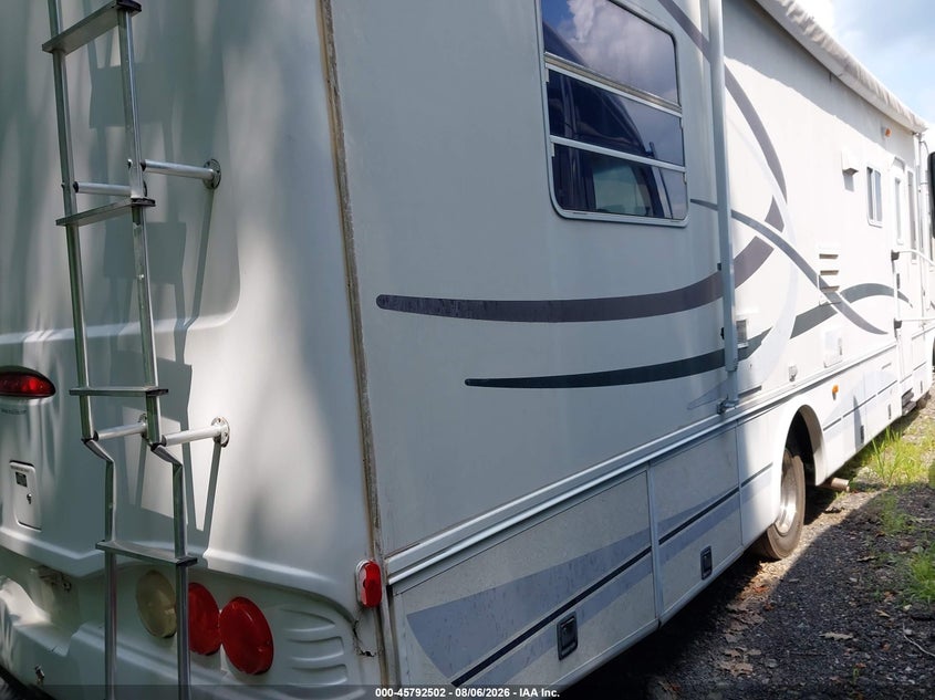 2002 WORKHORSE CUSTOM CHASSIS MOTORHOME CHASSIS auction photo 4