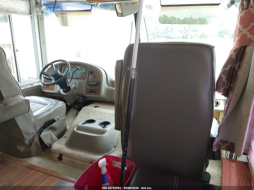 2002 WORKHORSE CUSTOM CHASSIS MOTORHOME CHASSIS auction photo 5