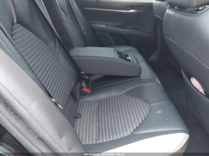 TOYOTA CAMRY - zdjęcie 8