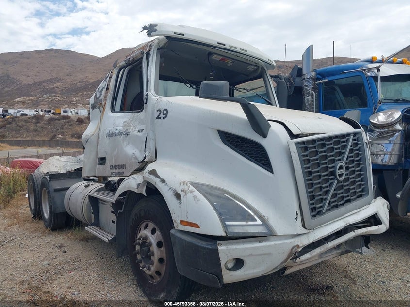 2020 VOLVO SEMI
