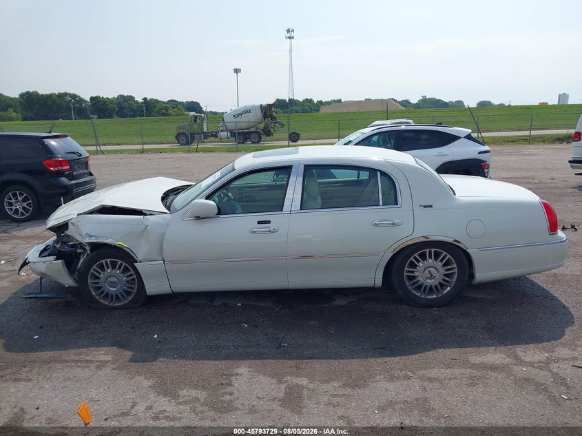 LINCOLN TOWN CAR 2006 VIN 1LNHM82V76Y631364