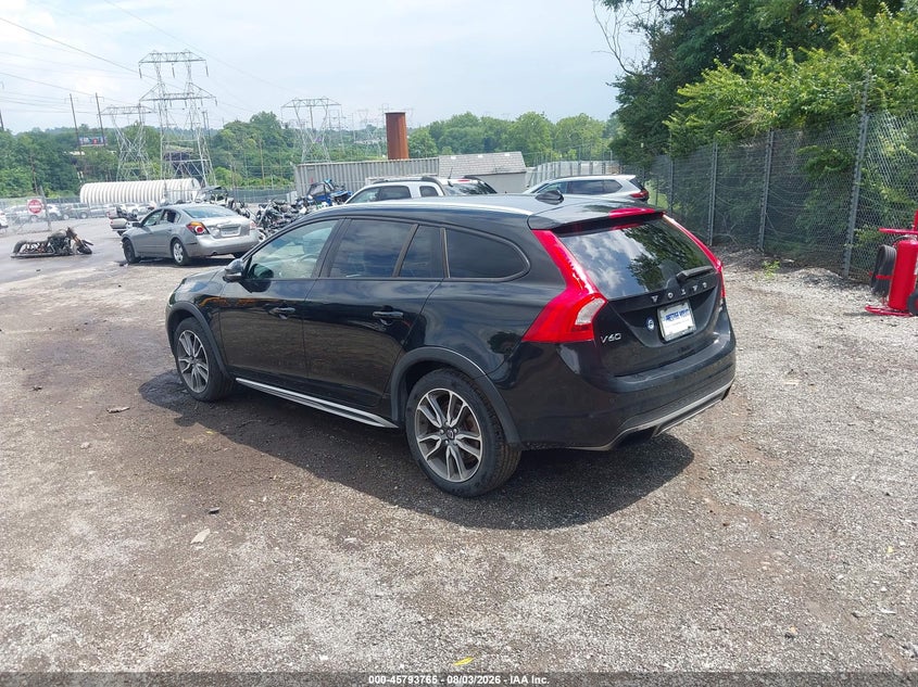 2016 VOLVO V60 CROSS COUNTRY auction photo 3