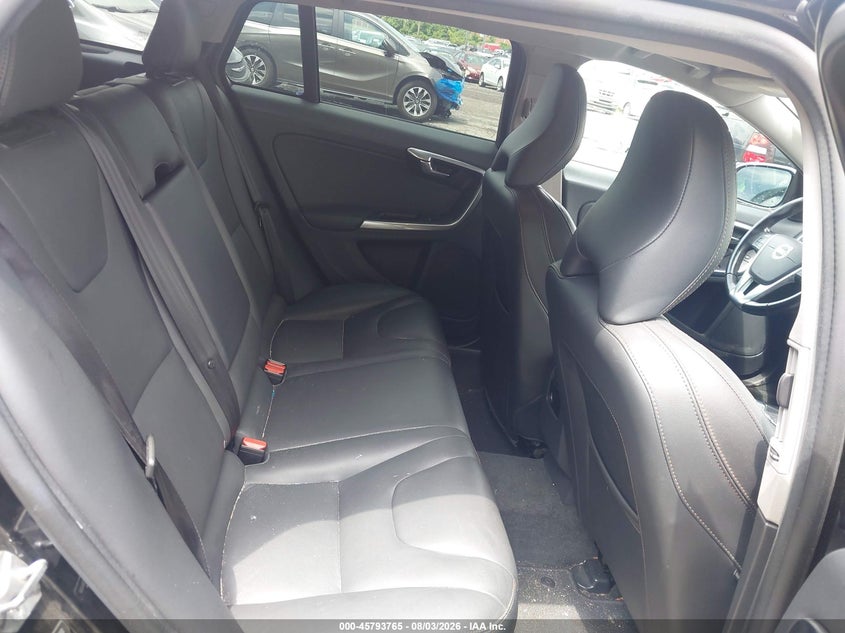 2016 VOLVO V60 CROSS COUNTRY auction photo 8