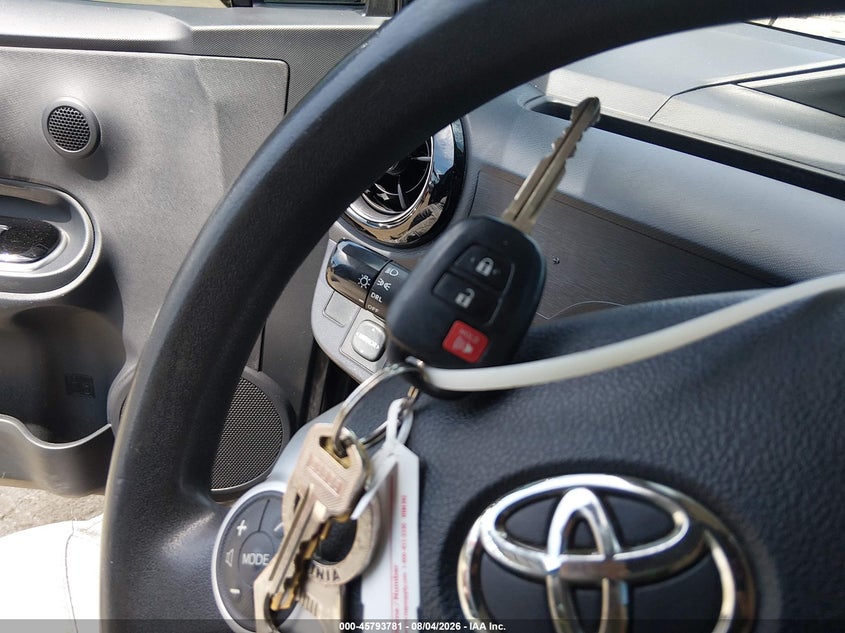 TOYOTA PRIUS C - zdjęcie 11