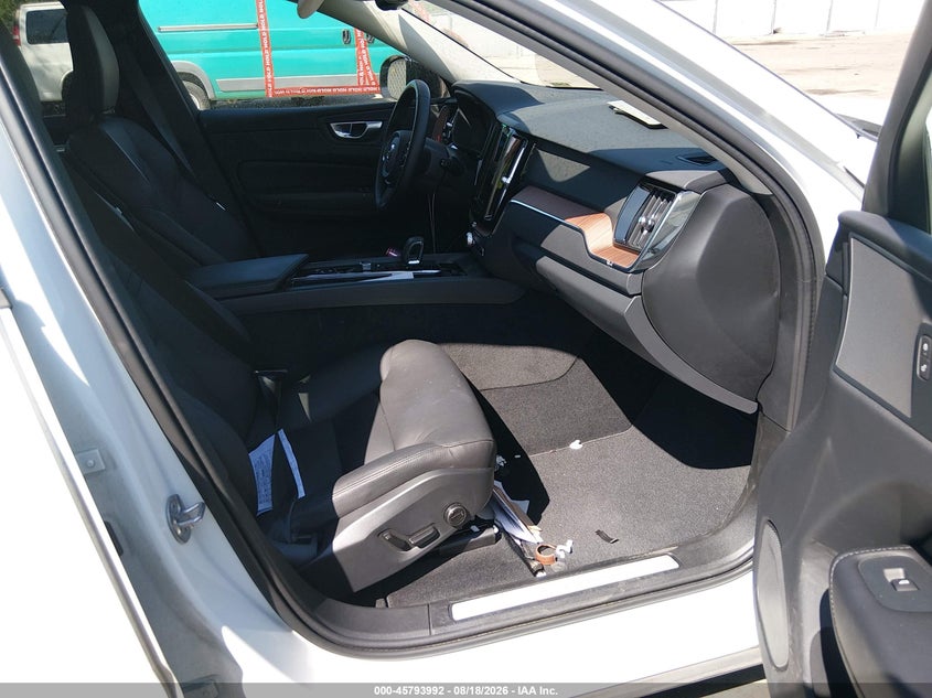 VOLVO XC60 2024 VIN YV4L12RL8R1822584