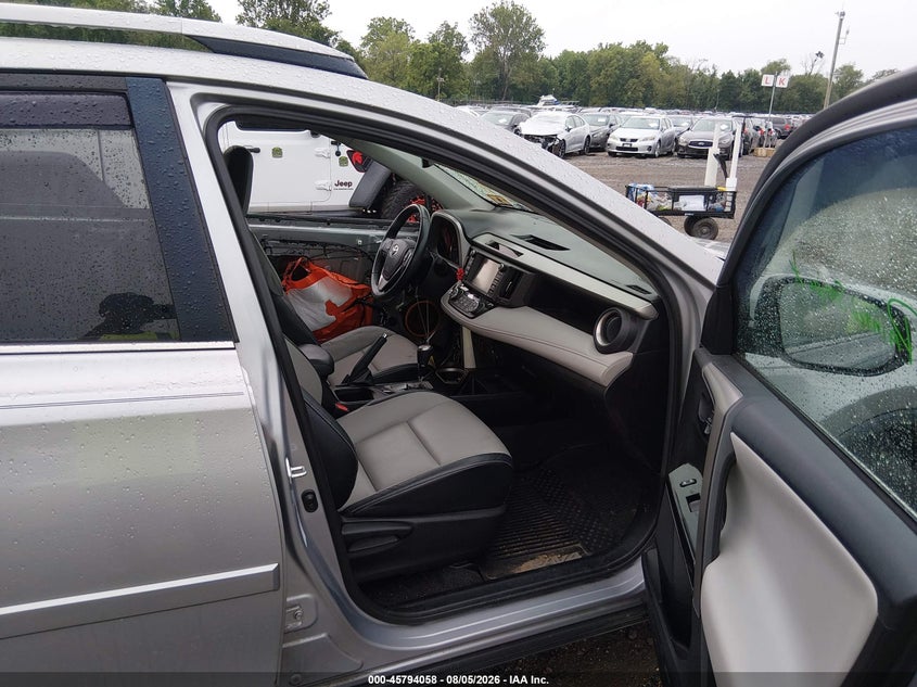 2017 TOYOTA RAV4 auction photo 5