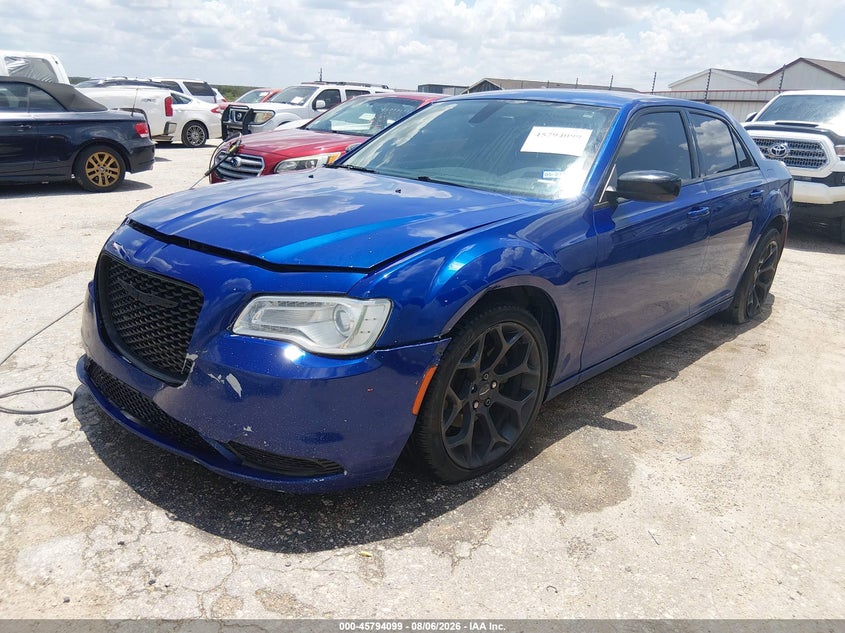 2019 Chrysler 300, Normal Wear & Tear, IAAI, VIN 2C3CCAAG0KH727194 — photo 2