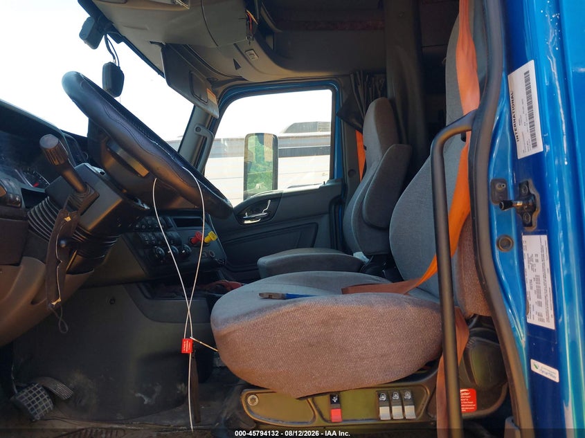 2019 INTERNATIONAL LT auction photo 6