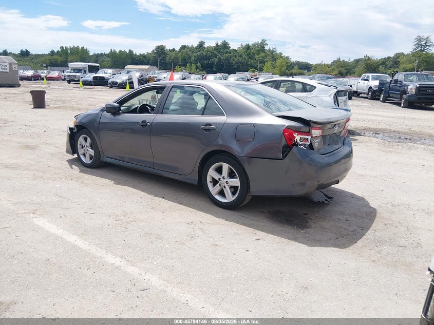 2014 TOYOTA CAMRY SE