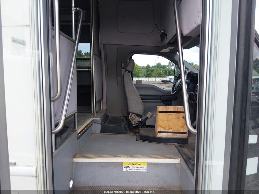 2019 FORD F-450 CHASSIS auction photo 5