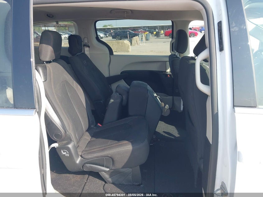 CHRYSLER PACIFICA - zdjęcie 8
