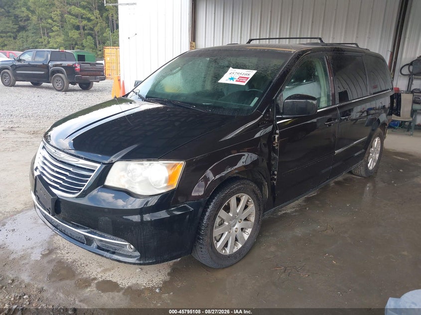 2014 CHRYSLER TOWN & COUNTRY auction photo 2