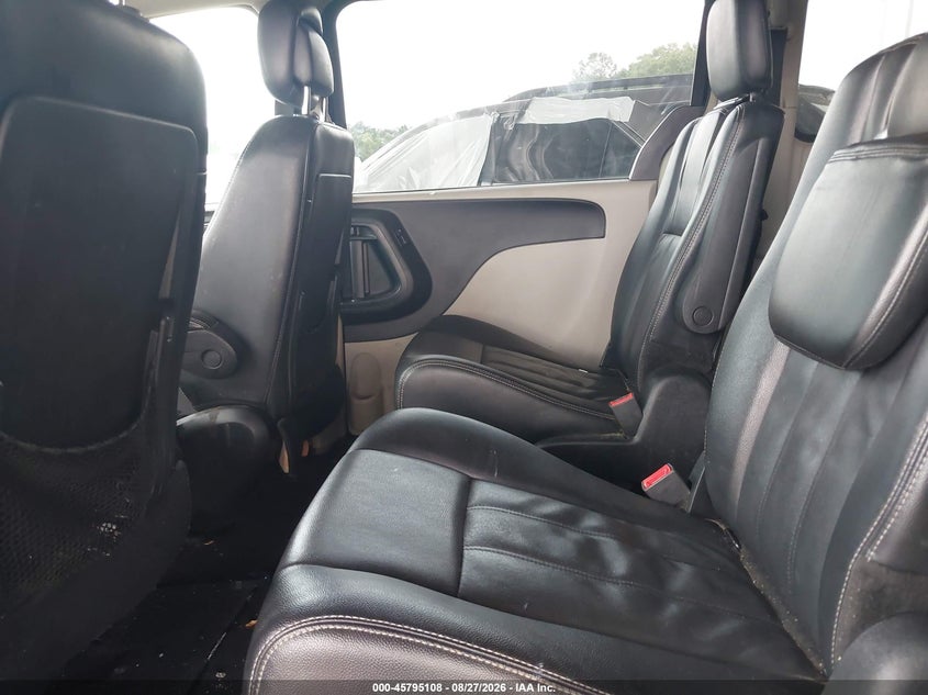 2014 CHRYSLER TOWN & COUNTRY auction photo 8