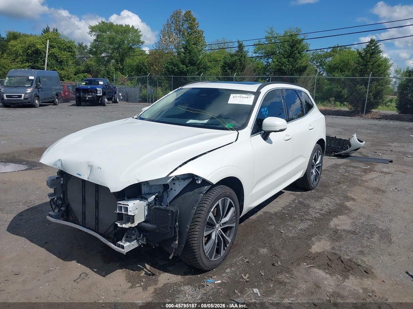 2022 VOLVO XC60 auction photo 2
