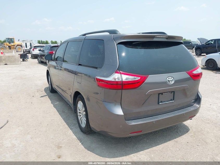 2017 TOYOTA SIENNA auction photo 3