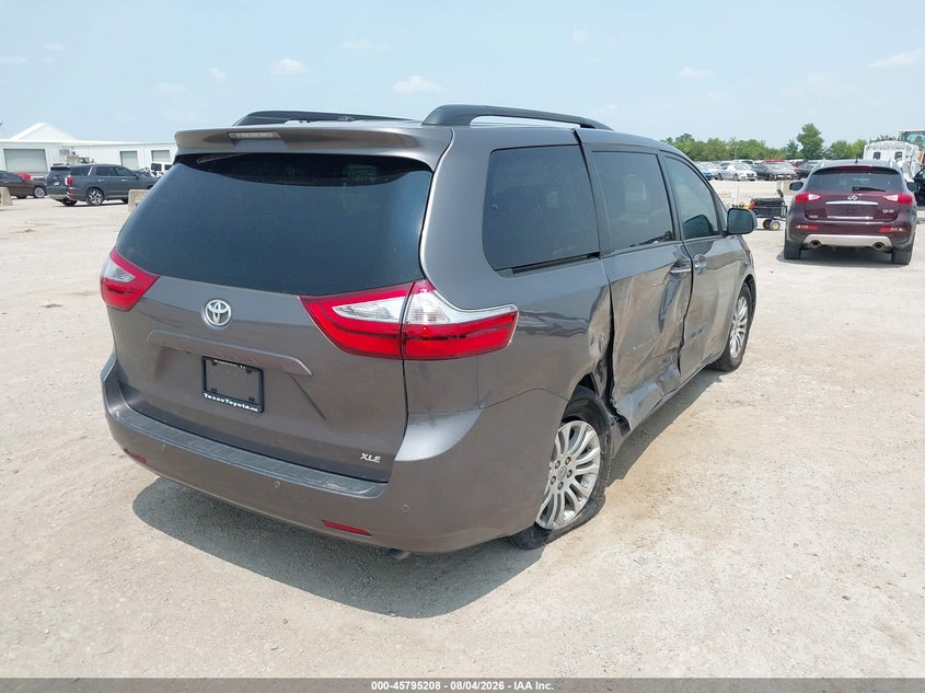 2017 TOYOTA SIENNA auction photo 4