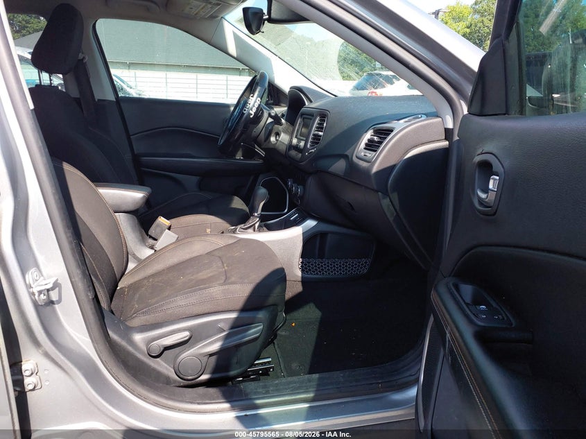 2018 JEEP COMPASS auction photo 5