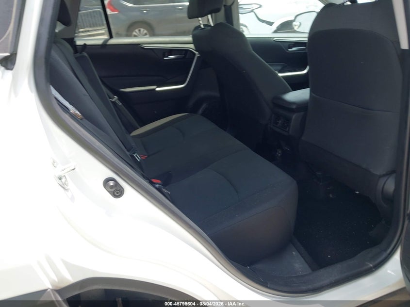 TOYOTA RAV4 - zdjęcie 8