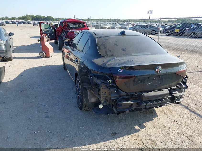2022 ALFA ROMEO GIULIA auction photo 3