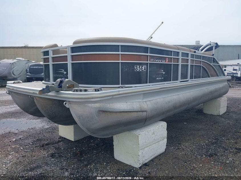 2018 BENNINGTON PONTOON auction photo 2