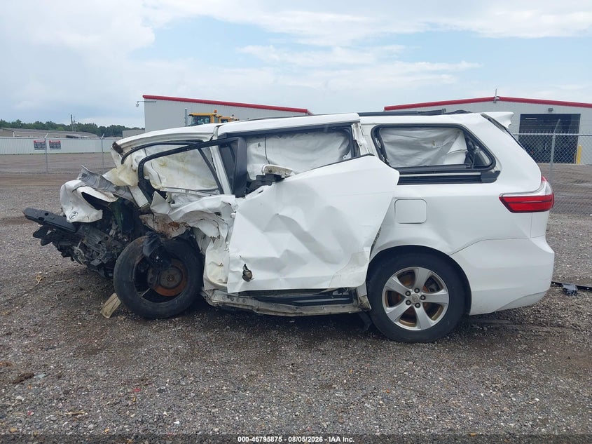 TOYOTA SIENNA - zdjęcie 14