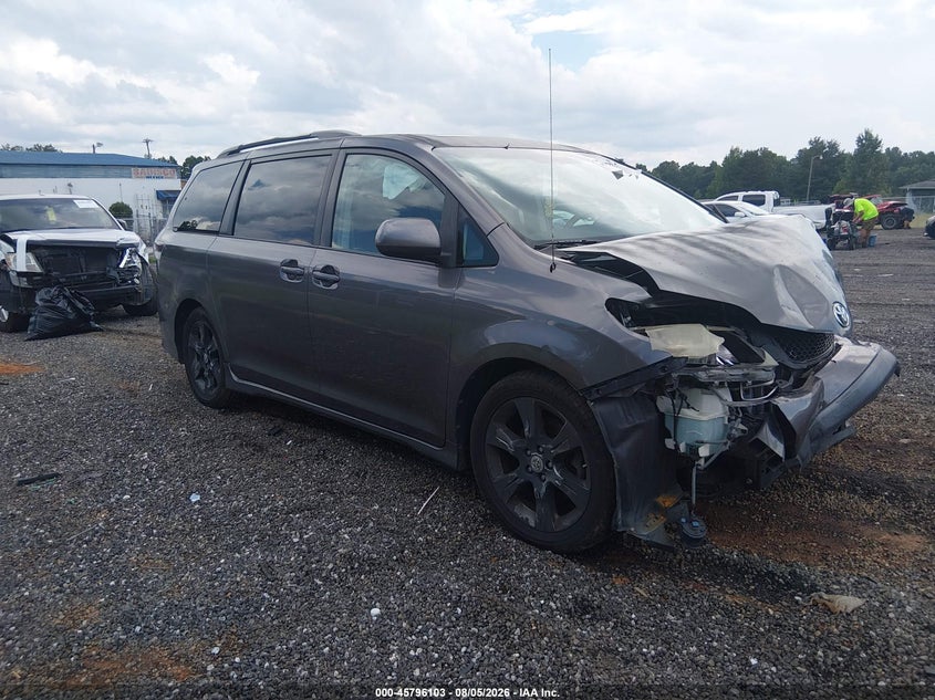 2011 TOYOTA SIENNA auction photo 1