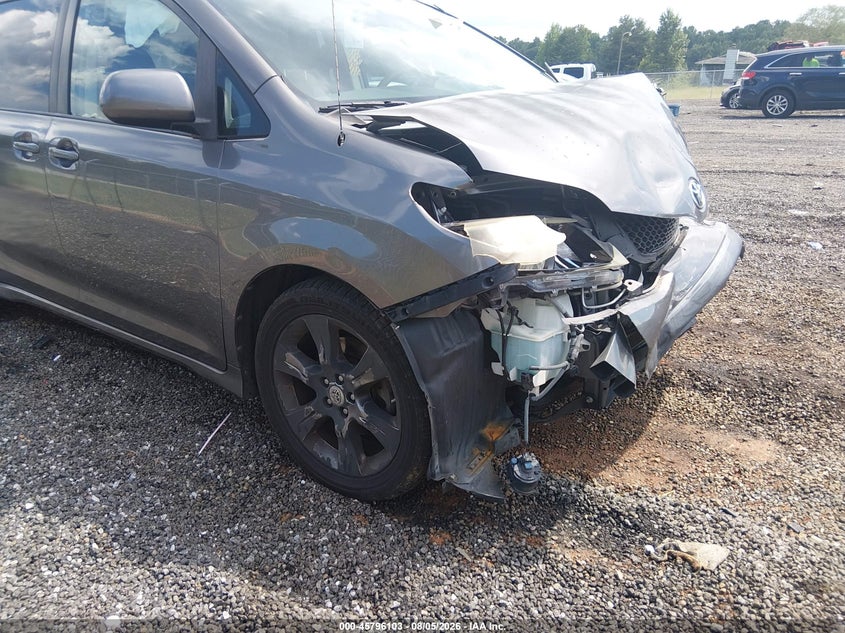 2011 TOYOTA SIENNA auction photo 6
