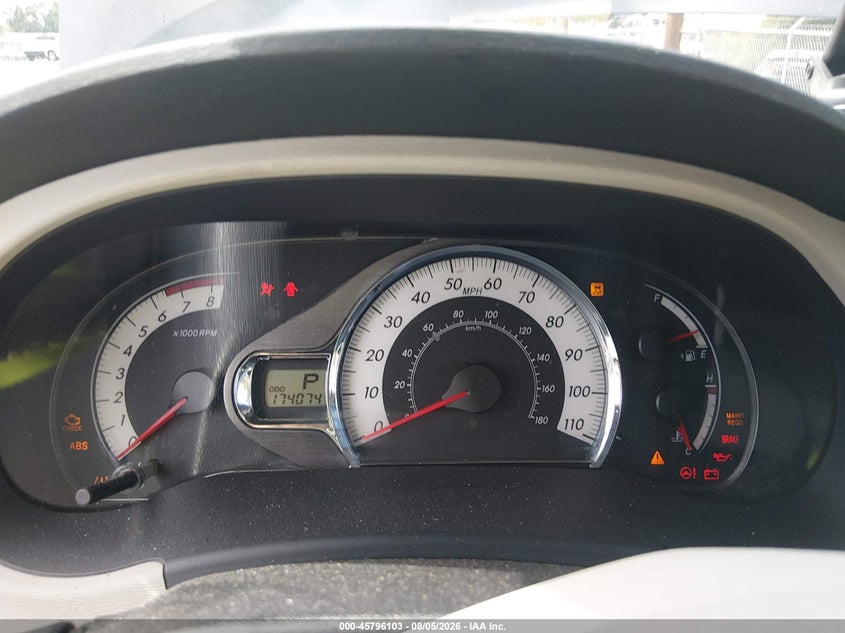 2011 TOYOTA SIENNA auction photo 7