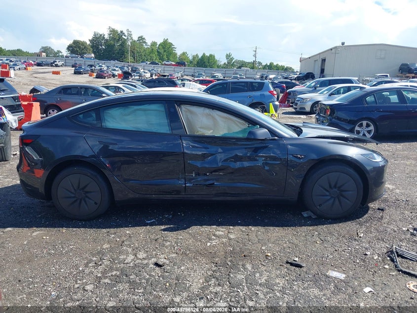TESLA MODEL 3 - zdjęcie 13