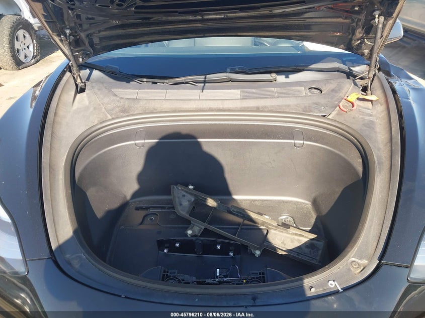 TESLA MODEL 3 - zdjęcie 10