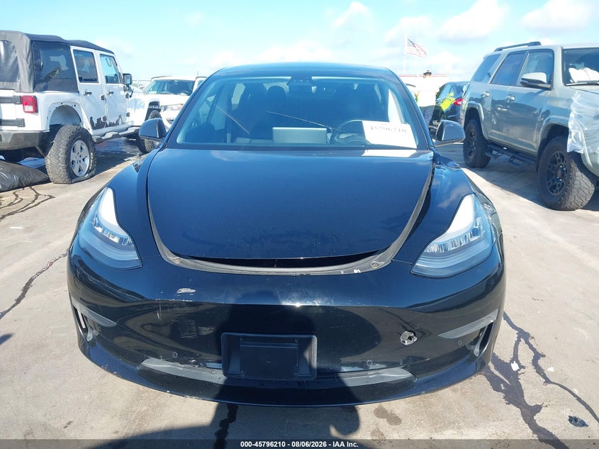 TESLA MODEL 3 - zdjęcie 11