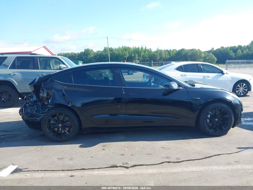 TESLA MODEL 3 - zdjęcie 12