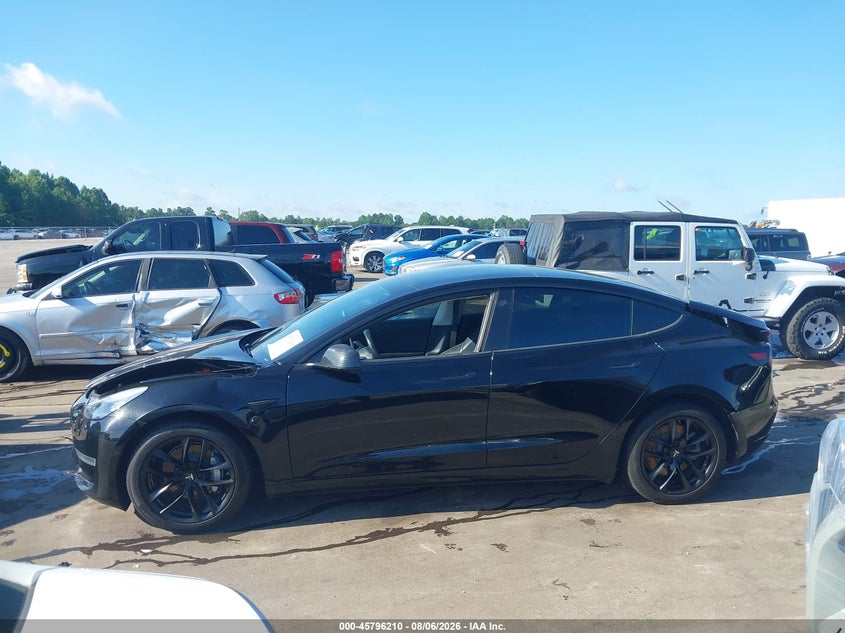 TESLA MODEL 3 - zdjęcie 13