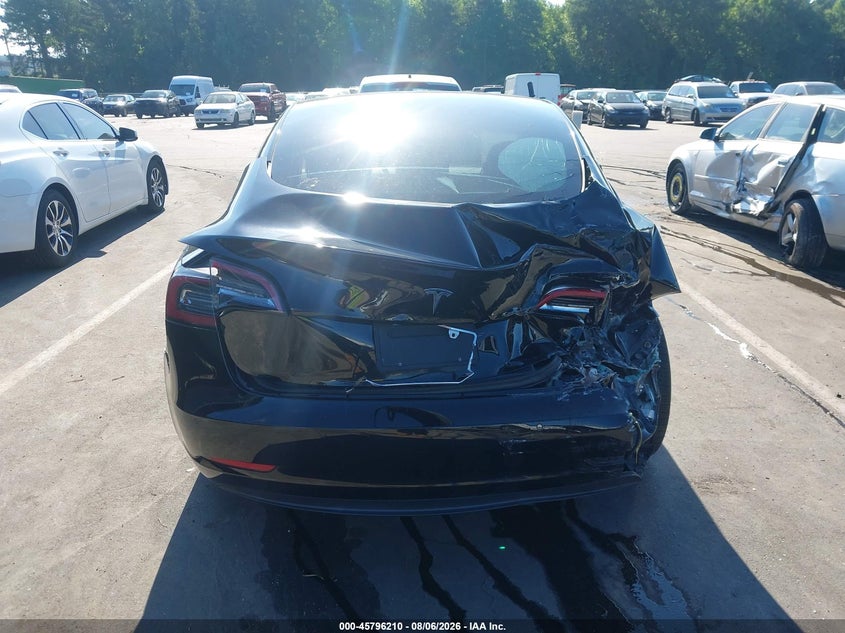TESLA MODEL 3 - zdjęcie 15