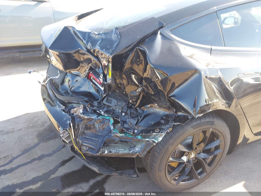 TESLA MODEL 3 - zdjęcie 18