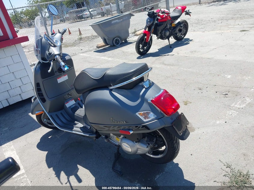 2016 VESPA GTS BIKE 1