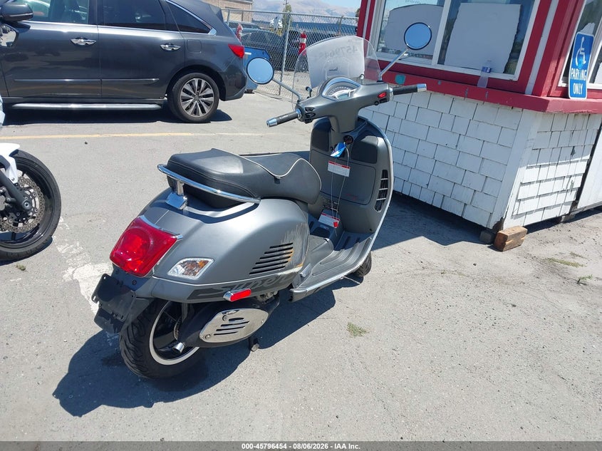 2016 VESPA GTS auction photo 4