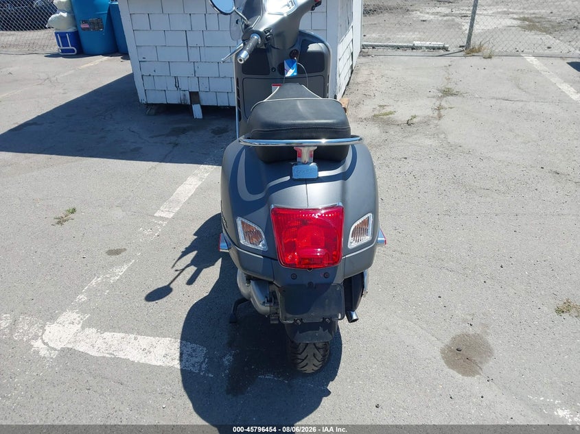 2016 VESPA GTS auction photo 6